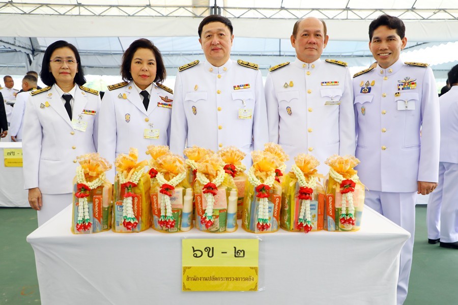 พิธีบำเพ็ญกุศลและทำบุญตักบาตร