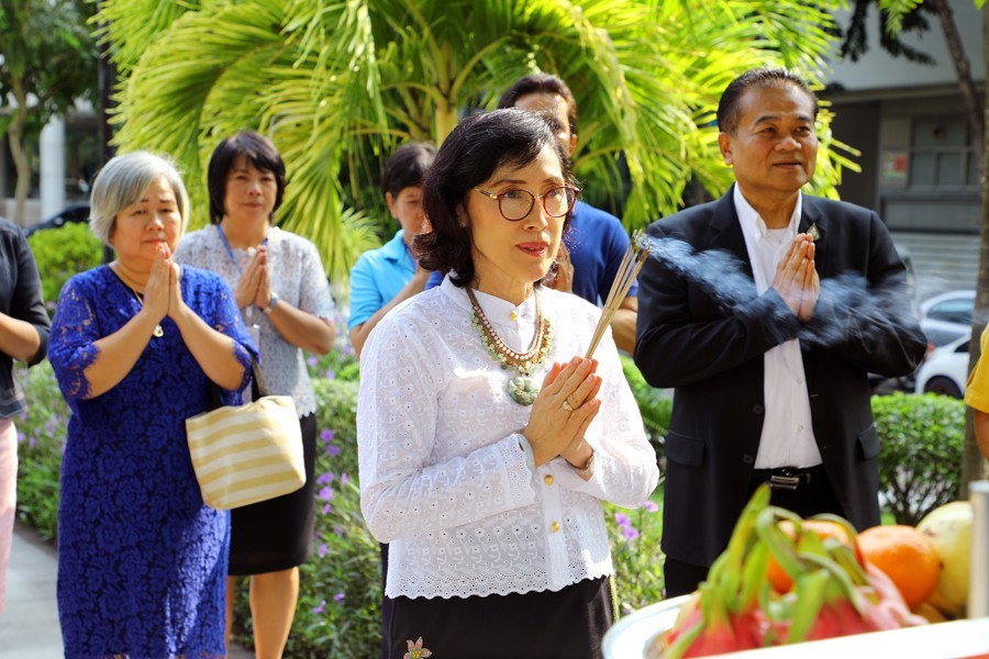 ผู้ตรวจราชการกระทรวงการคลัง สักการะสิ่งศักดิ์สิทธิ์ประจำกระทรวงการคลัง