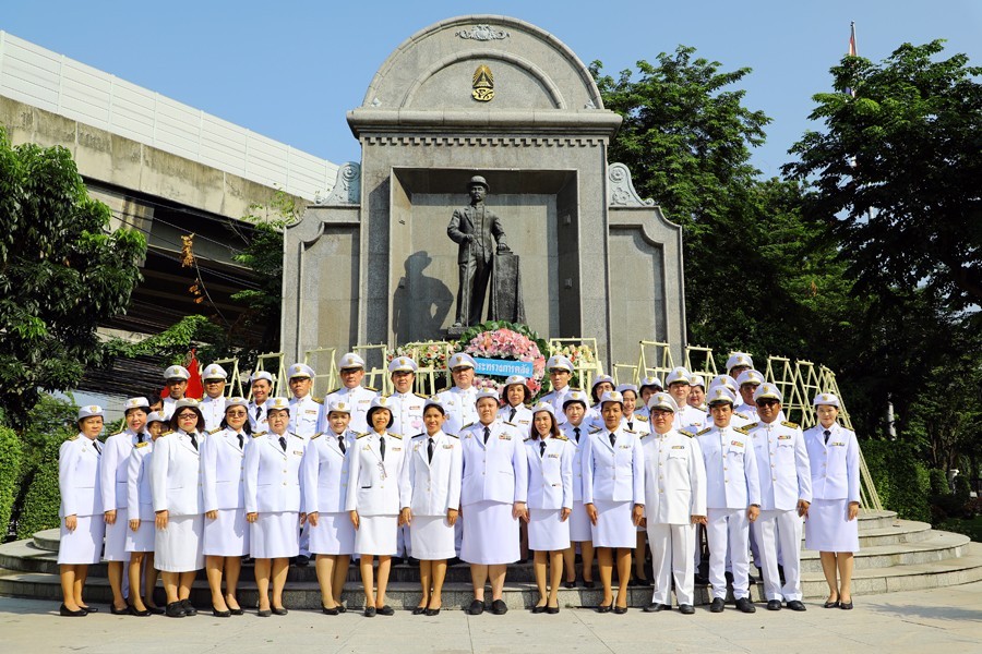 พิธีวางพวงมาลาถวายสักการะพระบรมราชานุสาวรีย์ รัชกาลที่ 5 ณ กระทรวงการคลัง