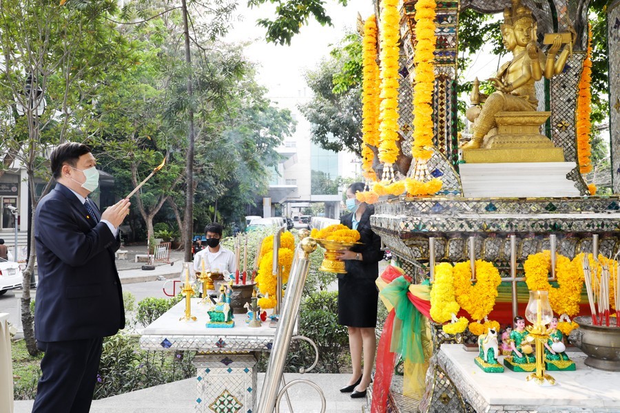 สักการะสิ่งศักดิ์สิทธิ์ประจำกระทรวงการคลัง เนื่องในโอกาสครบรอบ 145 ปี