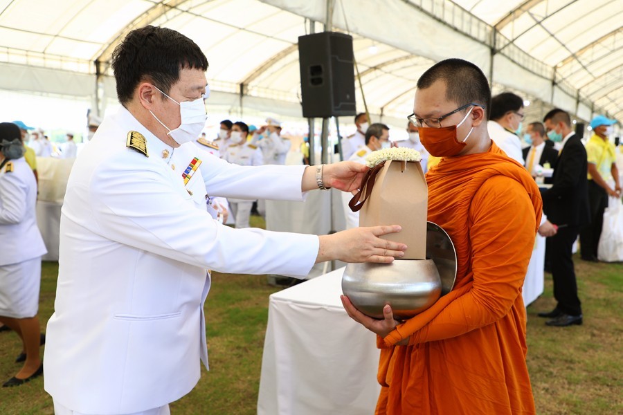 กระทรวงการคลัง ร่วมพิธีทำบุญตักบาตรและถวายสัตย์ปฏิญาณ