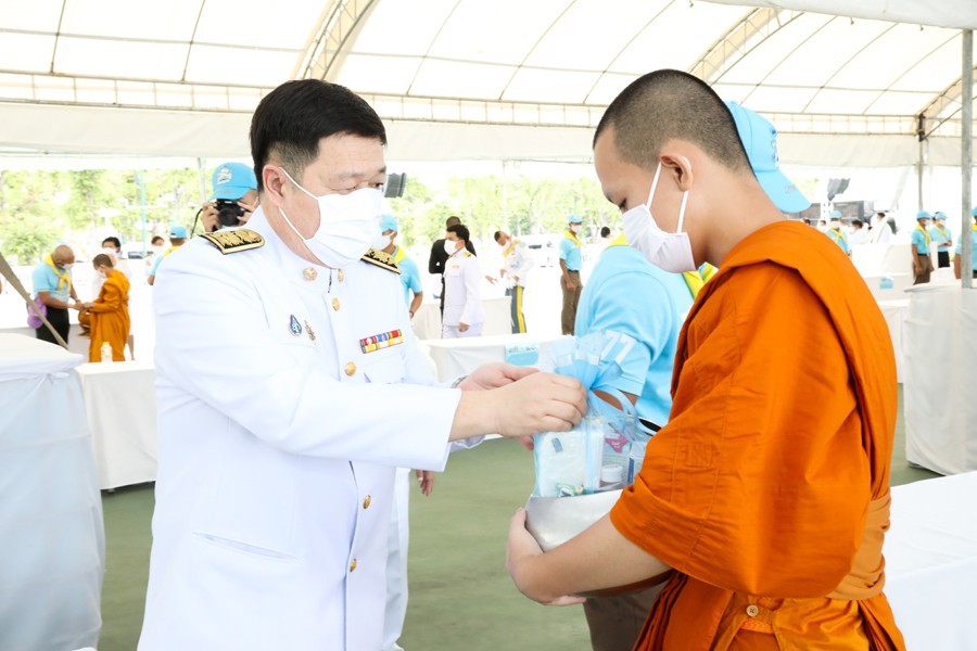 กระทรวงการคลัง ร่วมพิธีทำบุญตักบาตร 12 สิงหาคม 2563