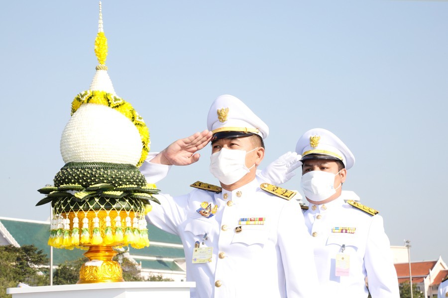 กระทรวงการคลัง ร่วมพิธีวางพานพุ่มถวายเครื่องราชสักการะและถวายบังคม